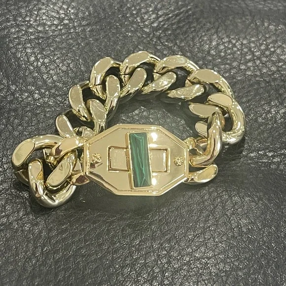 Never worn CC Skye chain bracelet with green stone on closure! - Picture 4 of 6